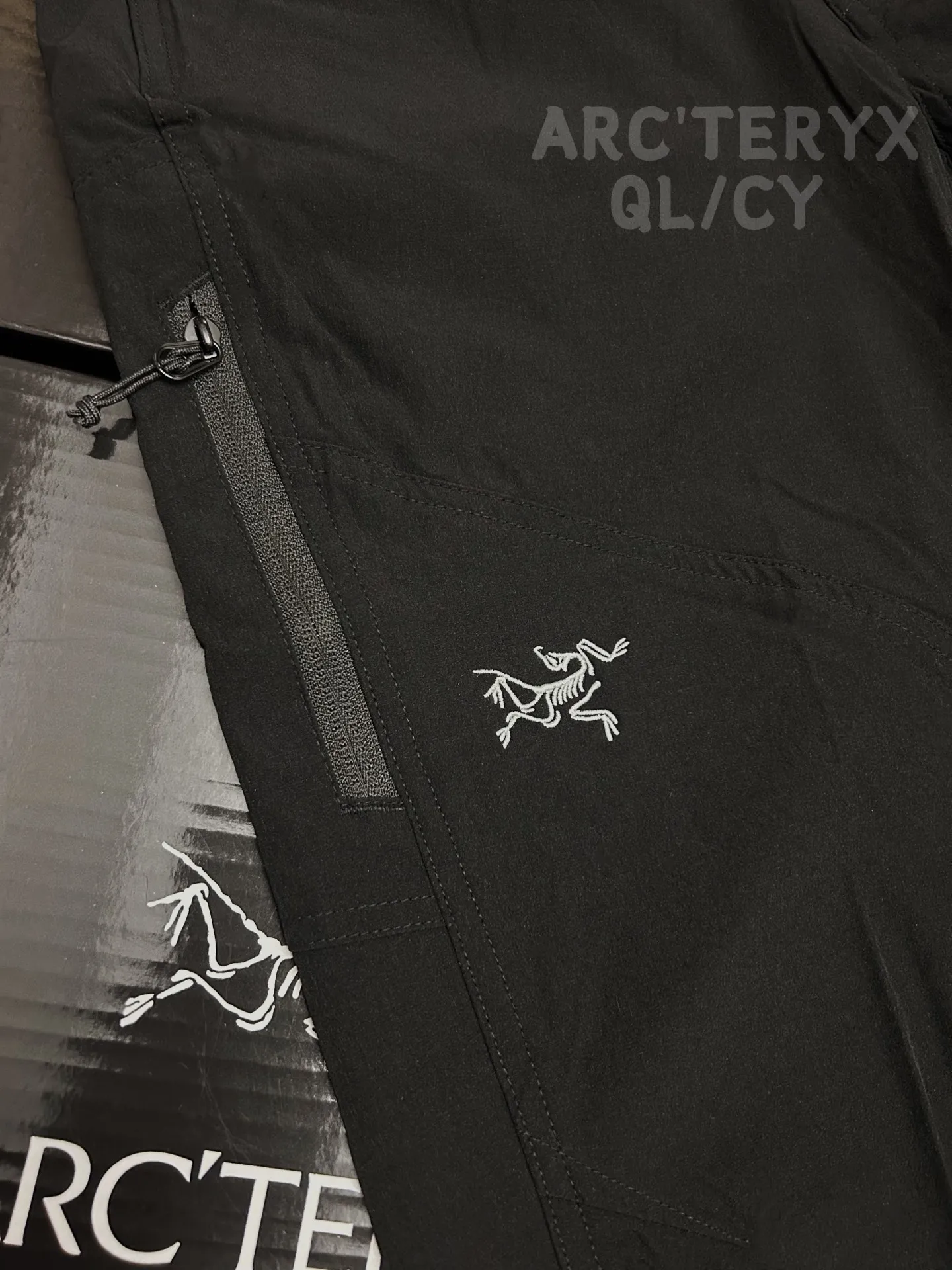 D 23 Arcteryx CRONIN Classic ！ Series 3.2-4.0 Breathable ； ， ， Authentic YKK Authentic 61% +29% +10% New Arrival color：Black Szie：L XL 2XL 3XL Size：L XL 2XL 3XL ：100 102 104 106 ：57 59 61 63 ：84 88 92 96 L 165-175 65-75KG XL 175-180 75-85KG 2XL 180-185 85-95KG 3XL 185-190 95-105KG ： ： 30°C ， ， 、 。 ， ， 。 ： ，